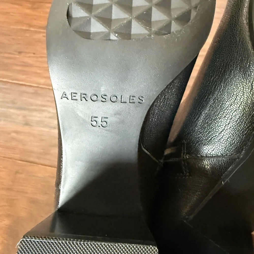 AEROSOLES NWT Ortona Black Ankle Boots with Gold Zippers &Block Heel -Size 5.5